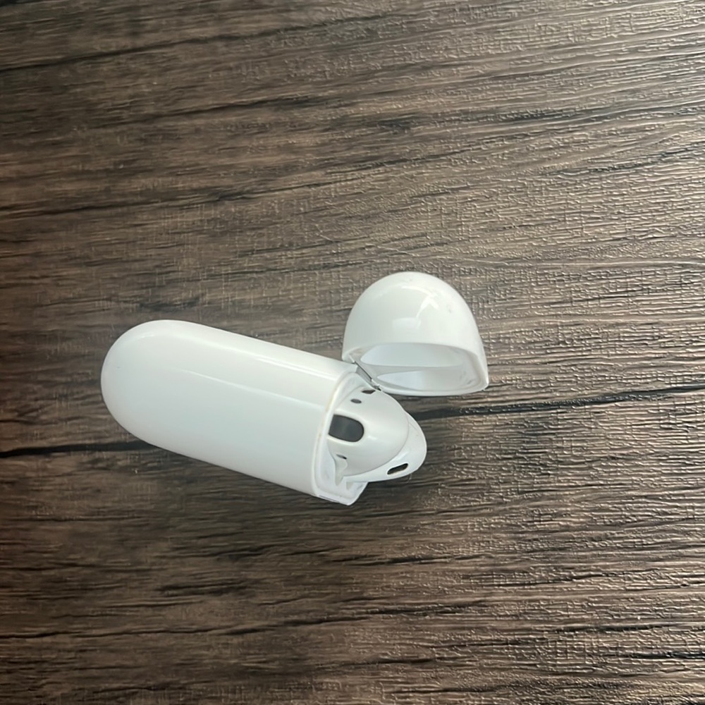 AirPods 2nd Gen (Used) working normally
